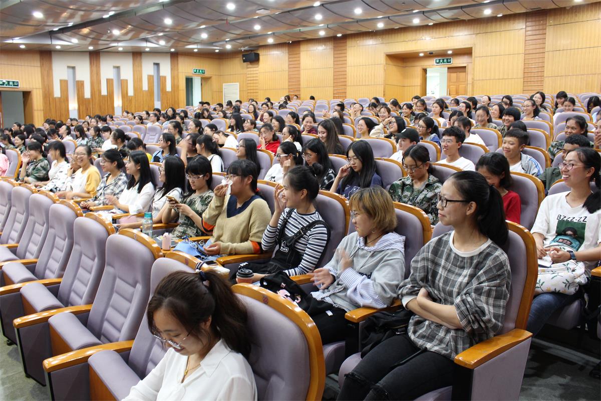 C:\Users\Administrator\Desktop\网页\给新生的第一堂党课\3.JPG